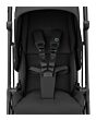 1204672110_2021_11_maxicosi_stroller_Leona_essentialblack_front_easyinmagneticharness