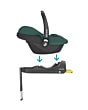 8558047110_2022_maxicosi_carseat_babycarseat_cabriofixisize_green_essentialgreen_clickandgoinstallation_side